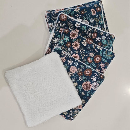 Lingettes démaquillantes lavables, fleurs roses sur fond bleu canard – Lysis Cosmétique by Mom'zl