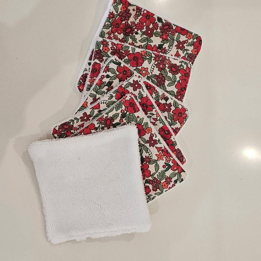 Lingettes démaquillantes lavables, fleurs rouges et feuillage vert – Lysis Cosmétique by Mom'zl