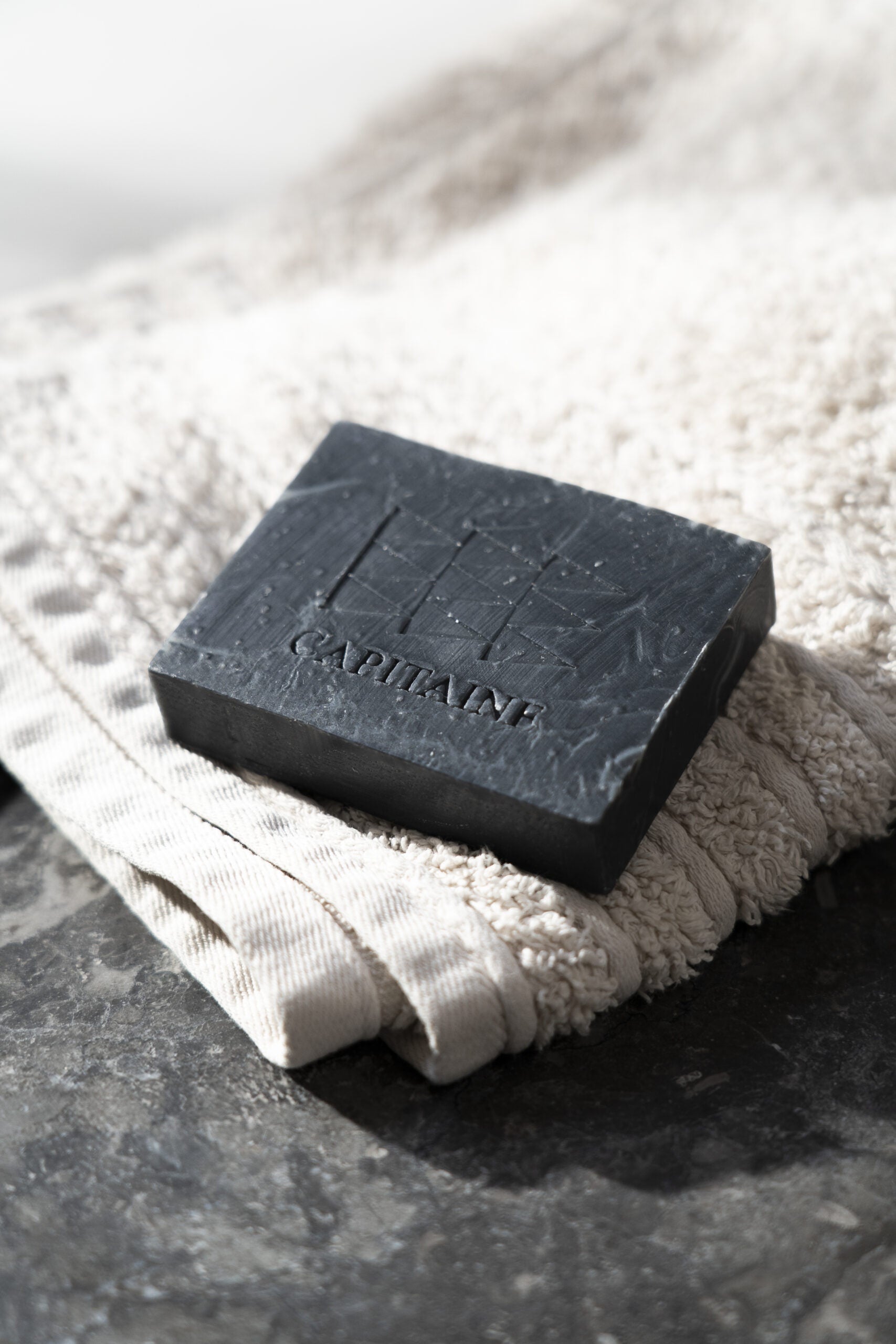 Savon Solide Detoxifiant et Purifiant – Charbon actif – Capitaine Cosmétiques – photo 2